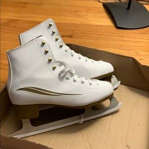 Figure skates